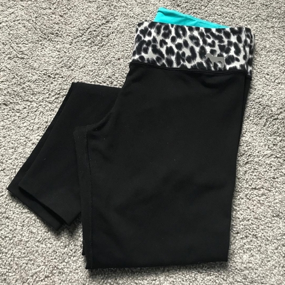 Victoria's Secret Pants - Victoria Secrets Yoga Pants / PINK / Leggings Size XS